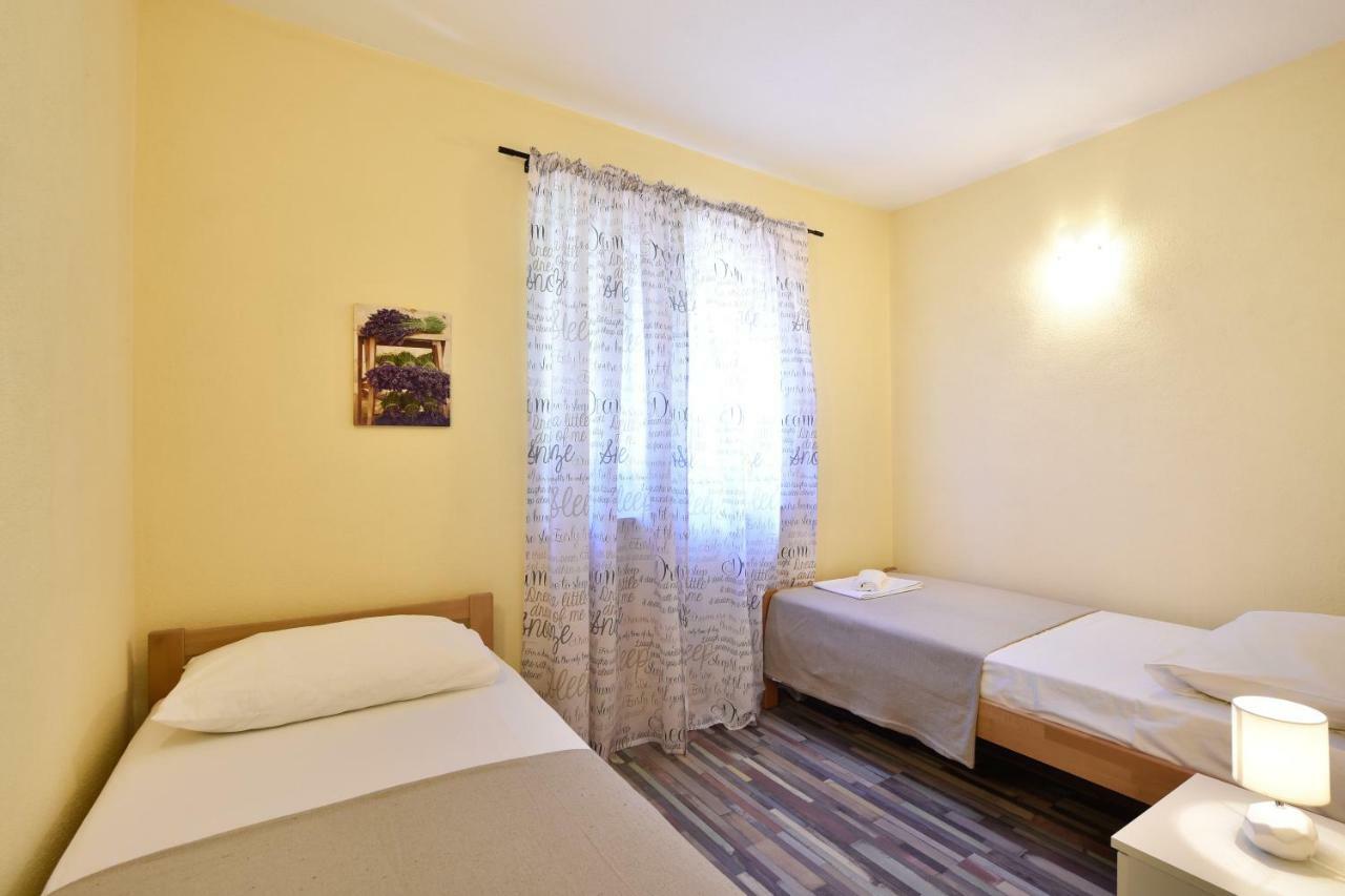 Villa Mar 1 - Luxury Apartments Pucisca Exterior photo